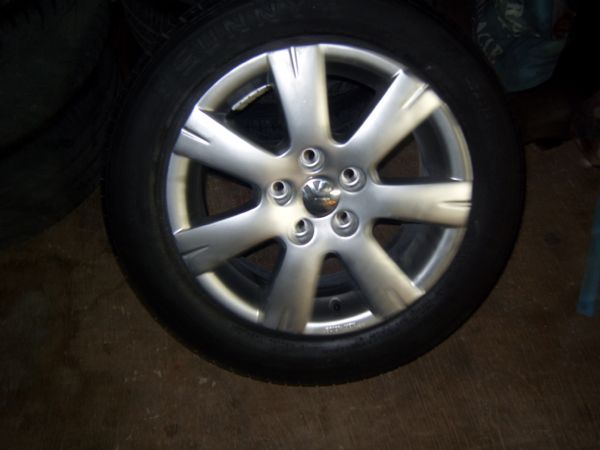These were removed from a  VW polo with 5 stud wheels 14inch in size.
