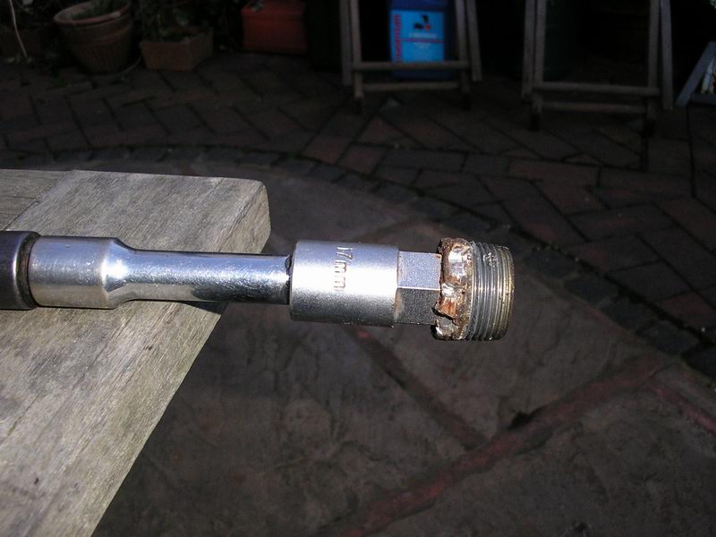 Filler plug removed 01.jpg