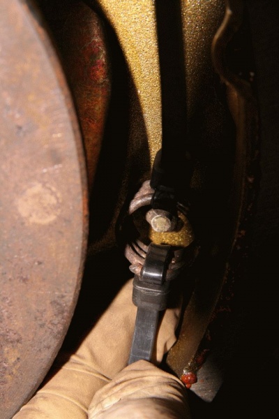 File:Cable-tie-spring-compressor-in-situe.jpg