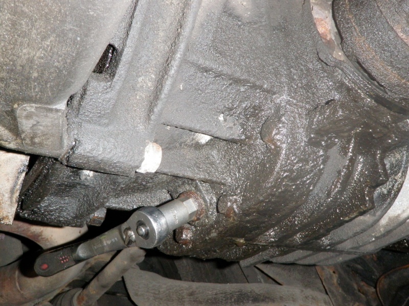 File:Gearbox-oilchange3.jpg