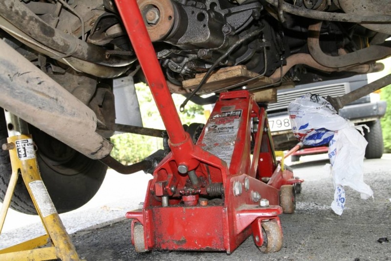 File:Gearbox removal board in use.jpg