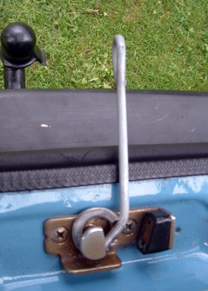 File:Rear-hatch-rod-extension.jpg